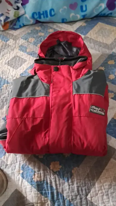 Chaqueta de esquí roja con detalles negros - miniatura 1