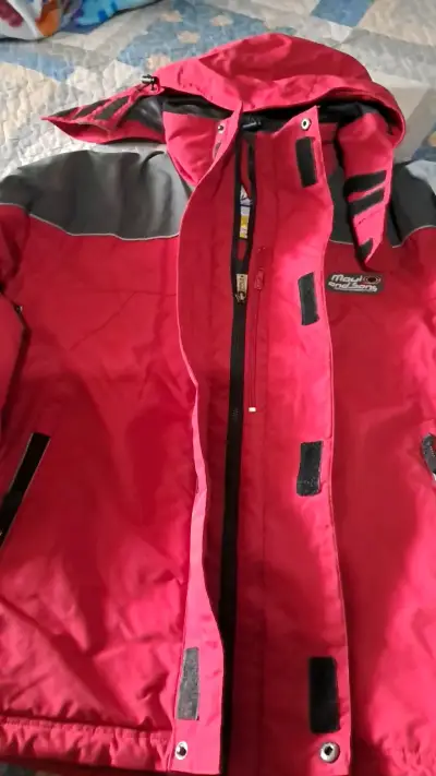 Chaqueta de esquí roja con detalles negros - miniatura 3