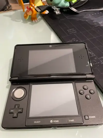 Consola Nintendo 3DS Negra en Buen Estado - miniatura 1