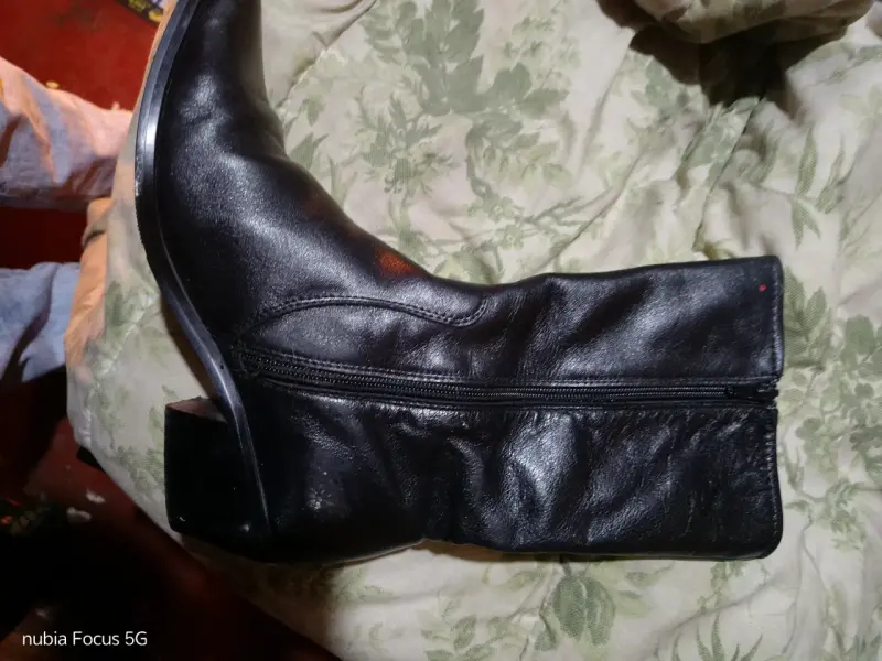 Botas de cuero negras con cierre lateral - 1