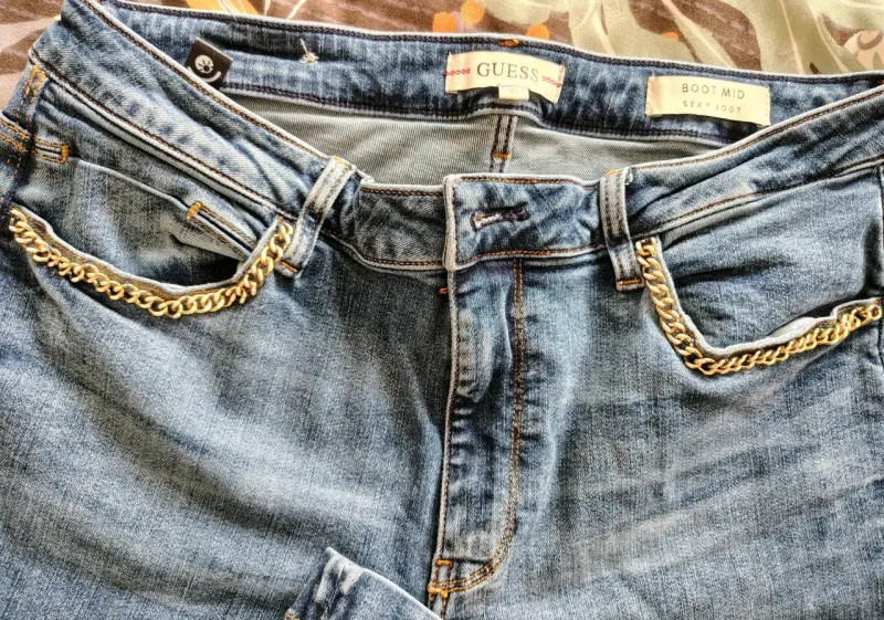 Jeans Guess Boot Mid Sexy con cadena dorada - 2