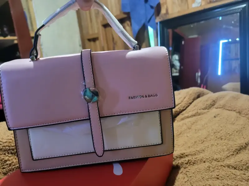 Cartera de mano rosa elegante - 2