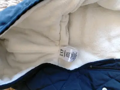Enterito acolchado azul para bebé con capucha - miniatura 4