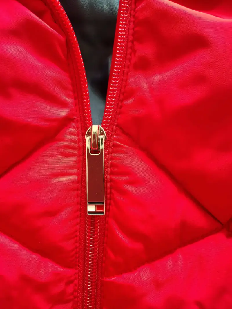 Chaqueta de invierno roja Tommy Hilfiger con capucha - 4