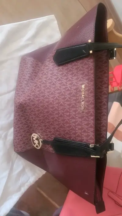 Bolso tote Michael Kors burdeos elegante - miniatura 1