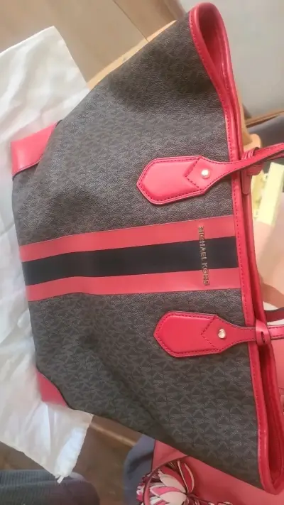 Bolso tote Michael Kors con detalles rojos - miniatura 1