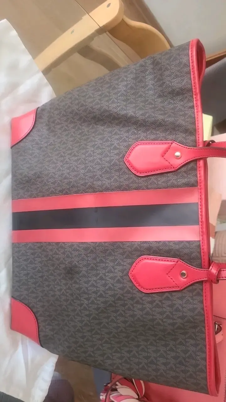 Bolso tote Michael Kors con detalles rojos - 2