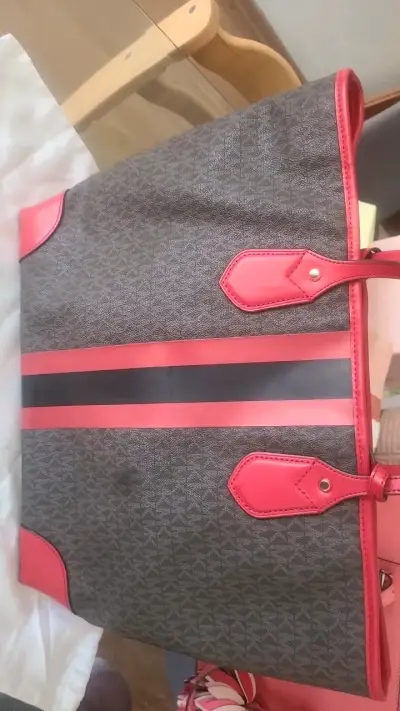 Bolso tote Michael Kors con detalles rojos - miniatura 2