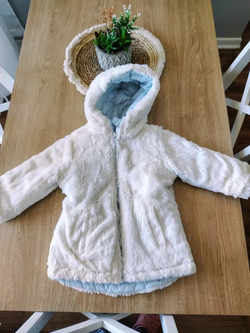 Chaqueta de invierno para niña DKNY reversible azul y blanca - 2