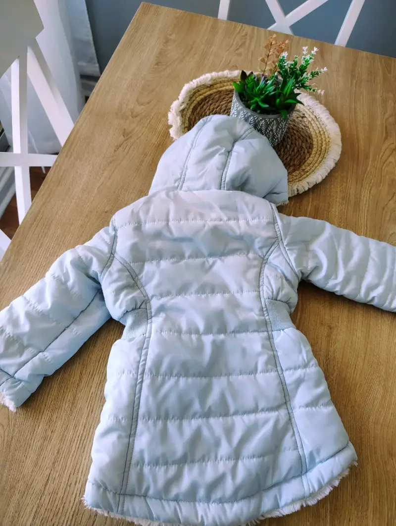 Chaqueta de invierno para niña DKNY reversible azul y blanca - 6