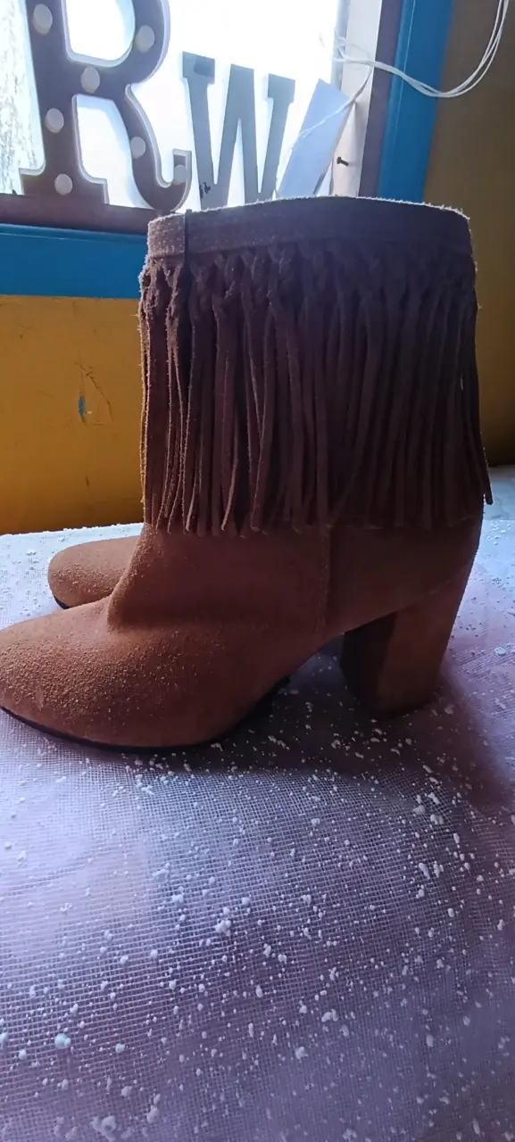 Botines de gamuza marrón con flecos - 2