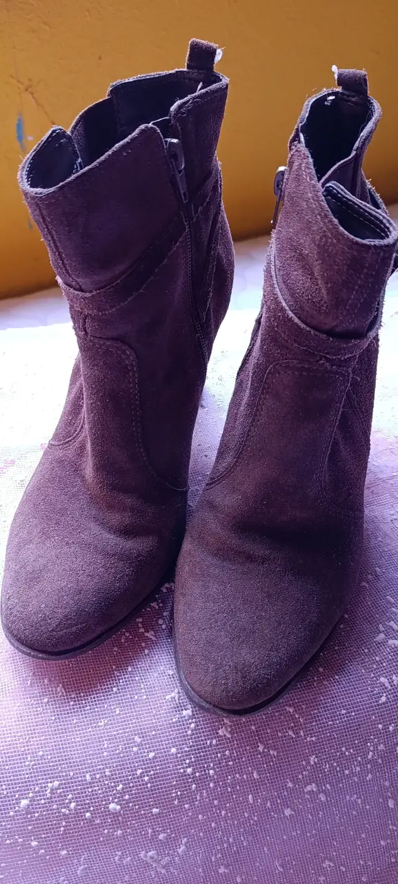 Botines de gamuza marrón con tacón alto - 1