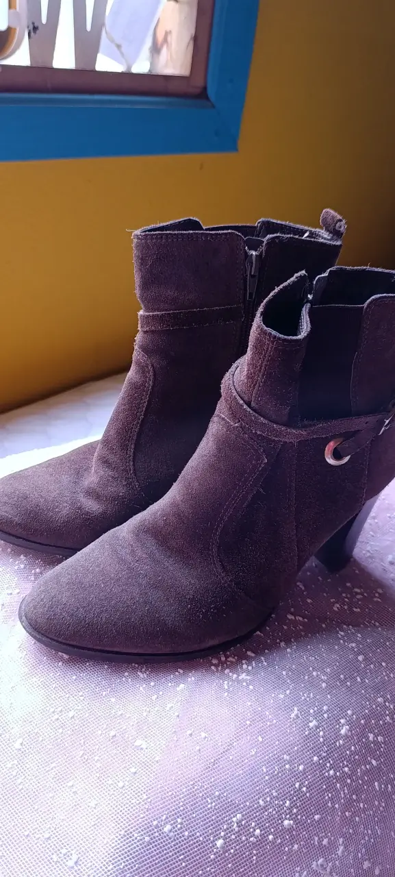 Botines de gamuza marrón con tacón alto - 2