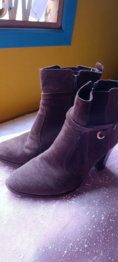 Botines de gamuza marrón con tacón alto - miniatura 2
