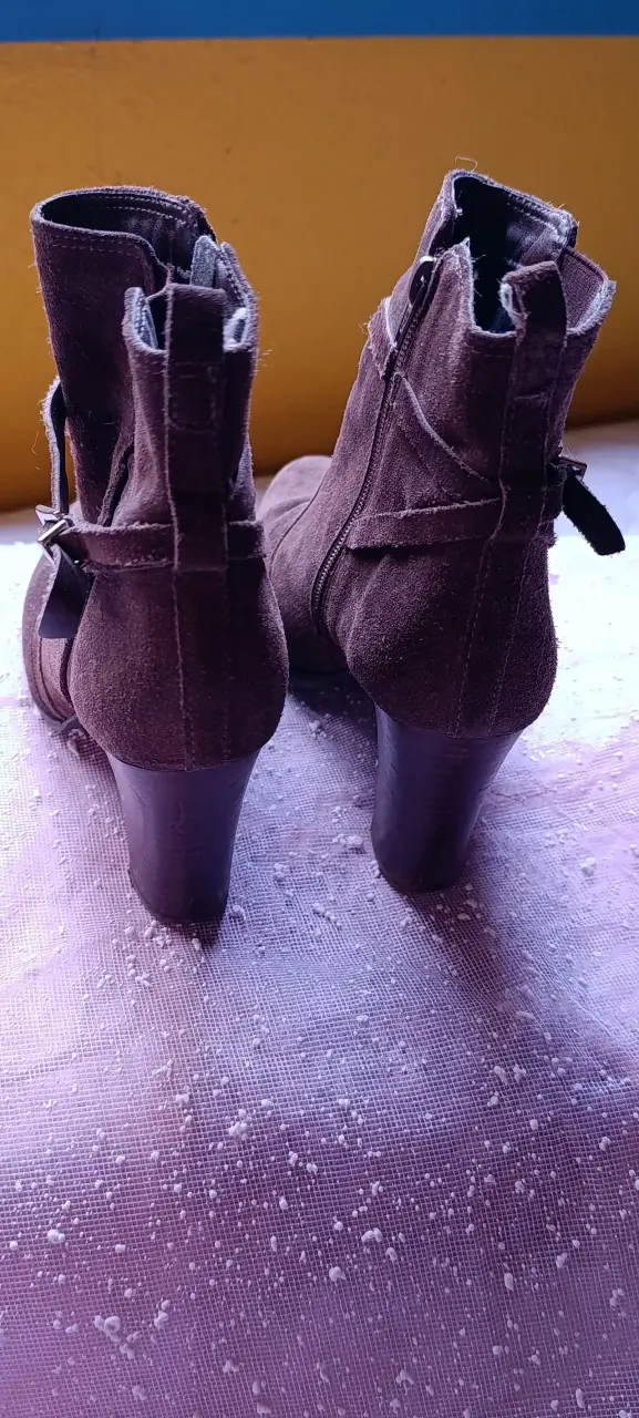 Botines de gamuza marrón con tacón alto - 3