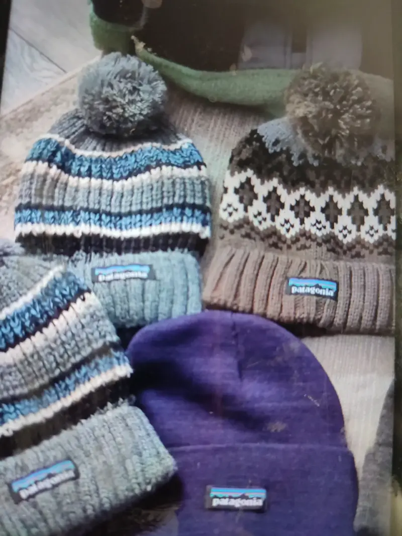 Gorros de lana Patagonia con pompones