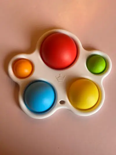 Juguete sensorial pop it de colores - miniatura 1