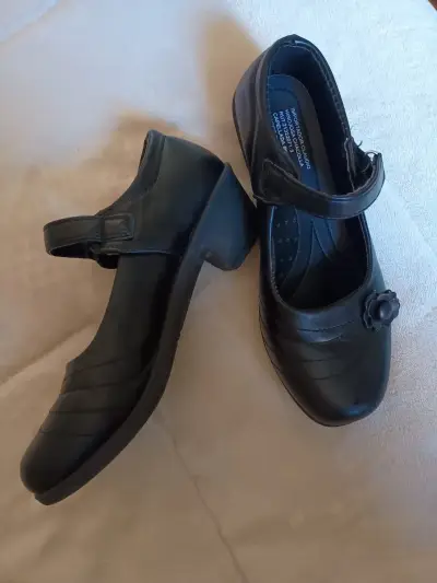 Zapatos escolares negros para niña con flor - miniatura 2