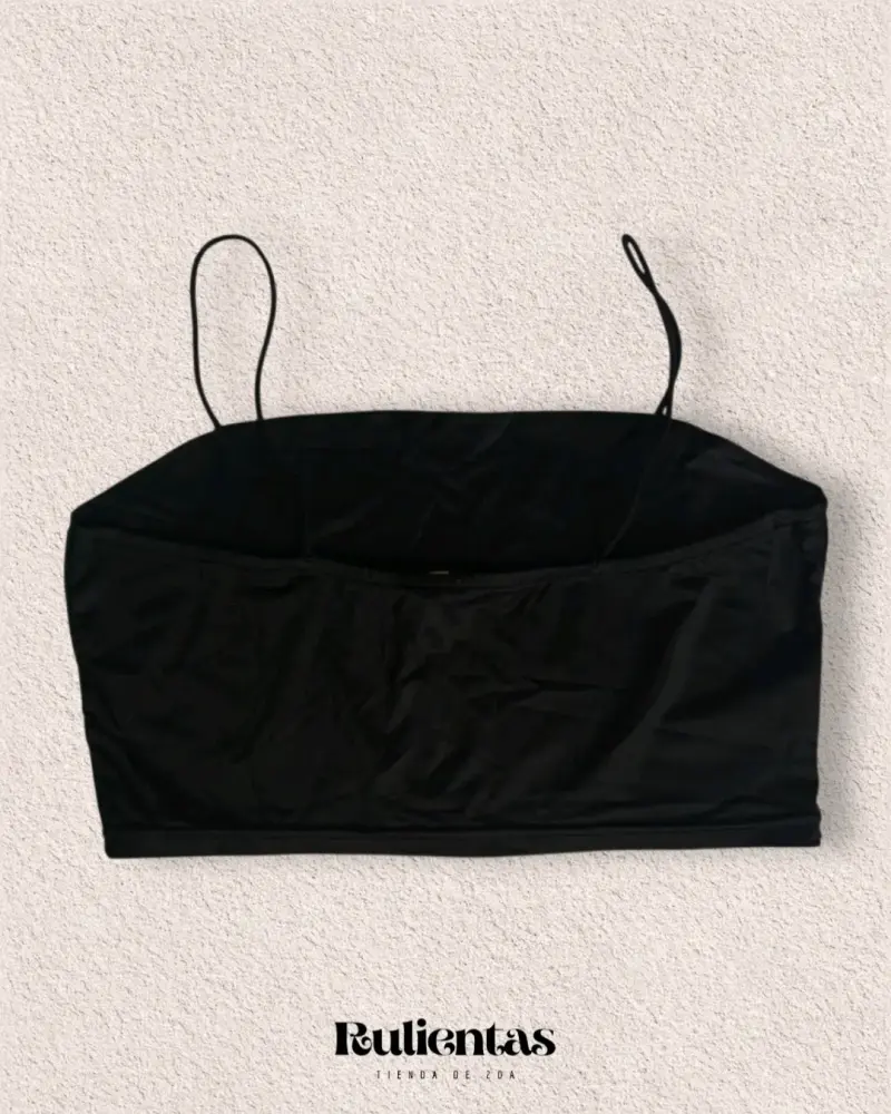 Conjunto de top negro y jeans azules para mujer - 3