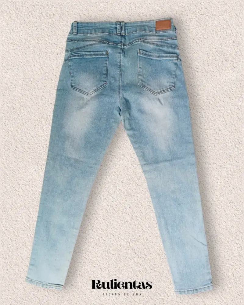 Conjunto de top negro y jeans azules para mujer - 5