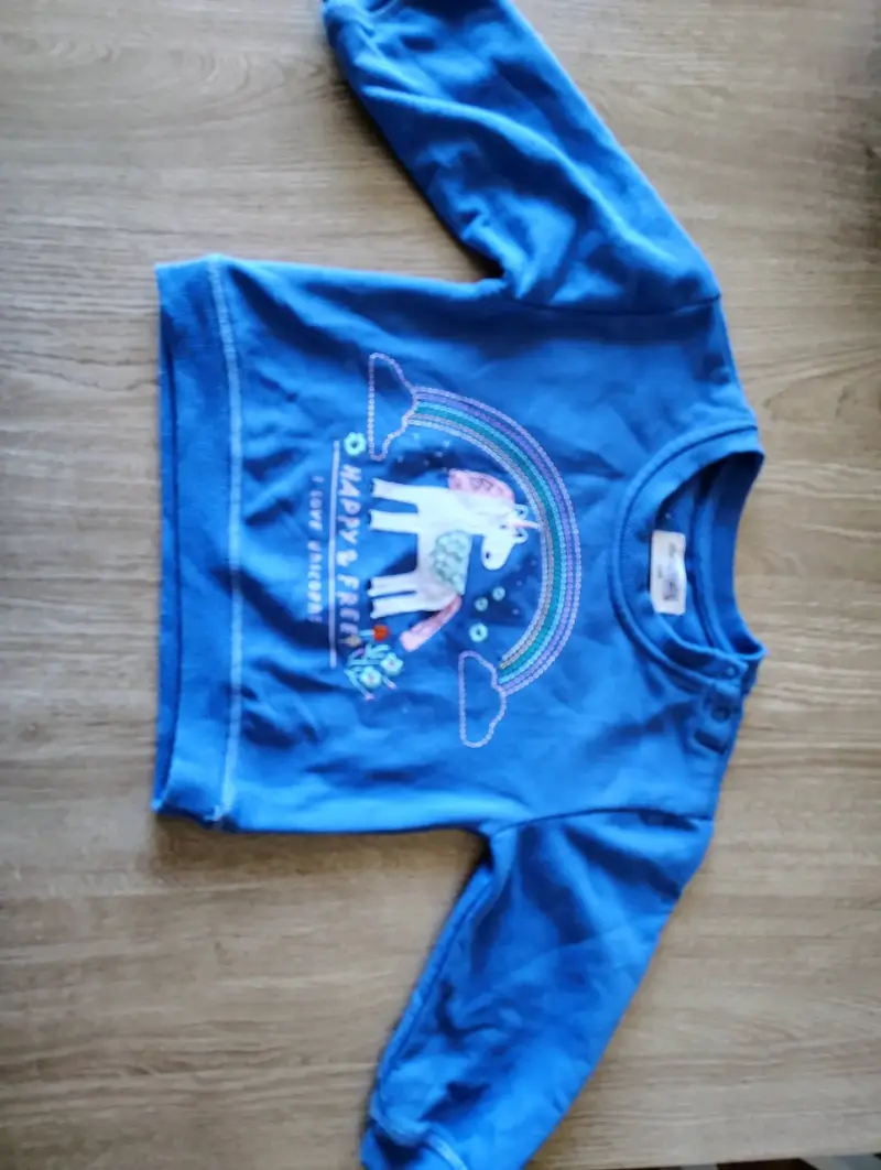 Polerón azul para niño con unicornio - 2