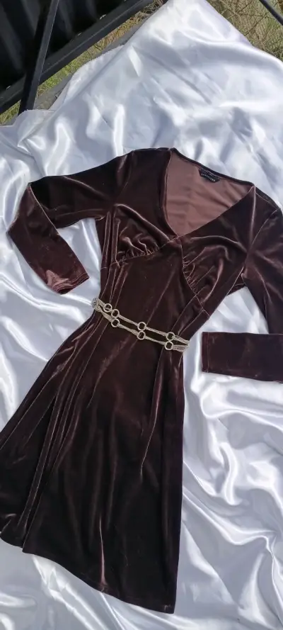 Vestido de terciopelo marrón - miniatura 3