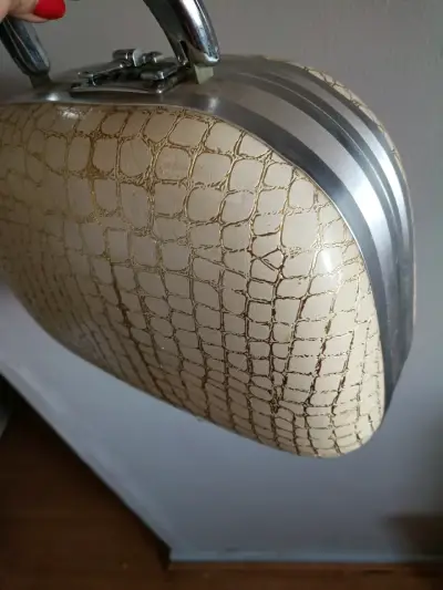 Maletín vintage con diseño de cocodrilo - miniatura 1