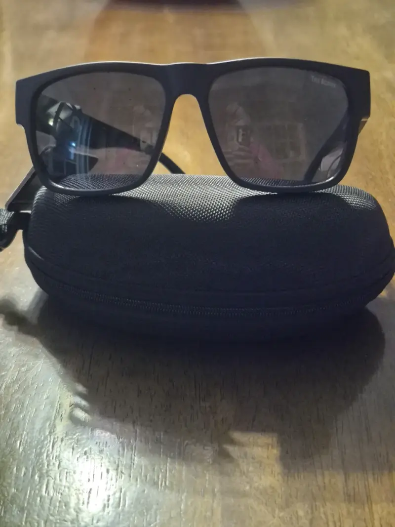 Gafas de sol Guess negras con estuche - 5