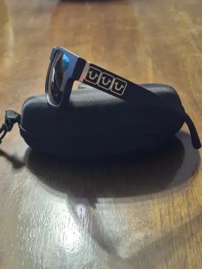 Gafas de sol Guess negras con estuche - miniatura 6