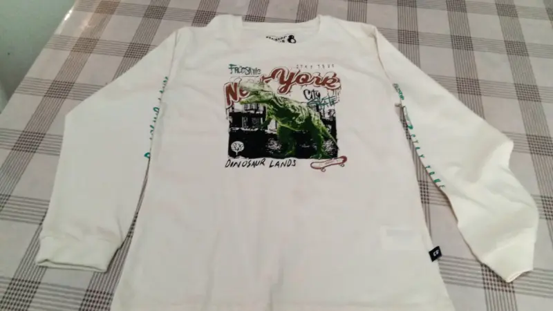 Polerón verde Cluster Boys con diseño NY - 3