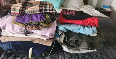 Lote de ropa variada para mujer en buen estado - miniatura 2