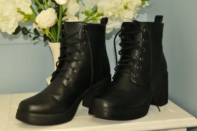 Botines Negros de Cuero con Tacón - miniatura 1