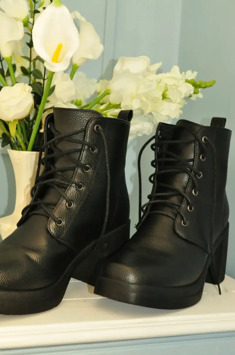 Botines Negros de Cuero con Tacón - 3