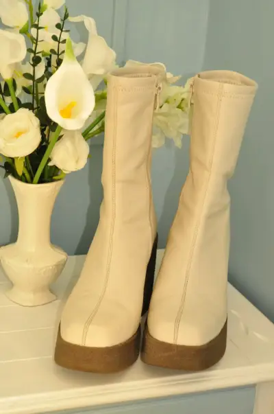 Botas de tacón alto beige para mujer - miniatura 1