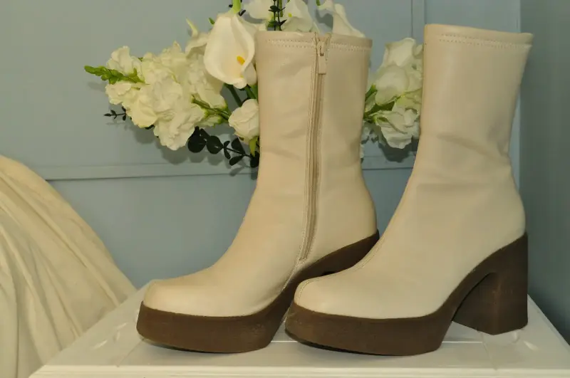 Botas de tacón alto beige para mujer - 3