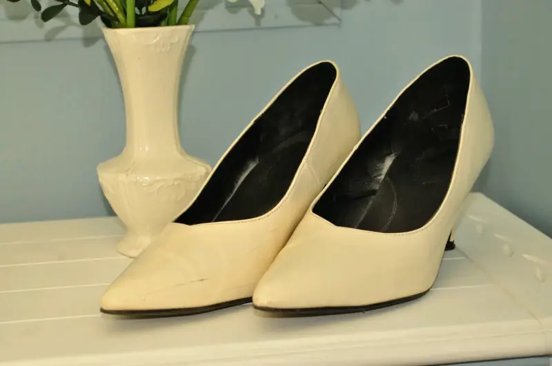 Zapatos de tacón beige elegantes - 1