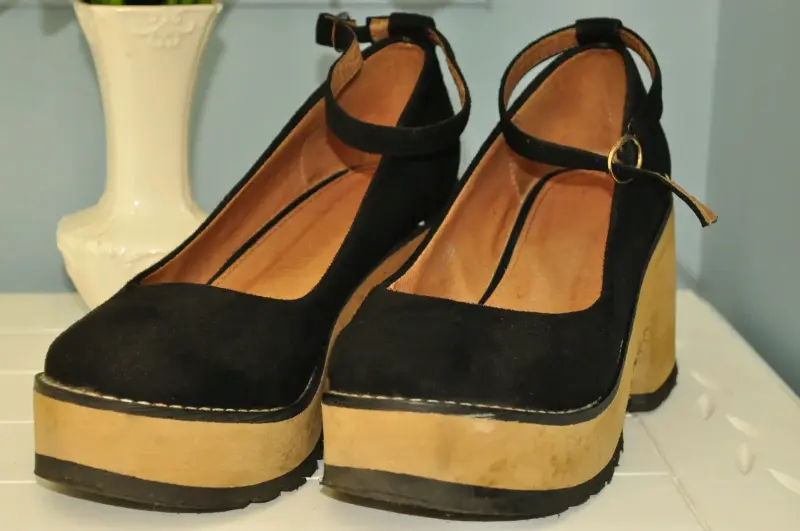 Zapatos de plataforma negros con correa - 2