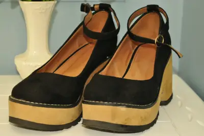 Zapatos de plataforma negros con correa - miniatura 2