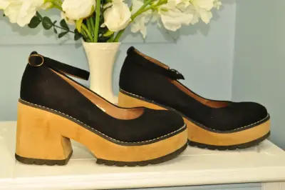 Zapatos de plataforma negros con correa - miniatura 3