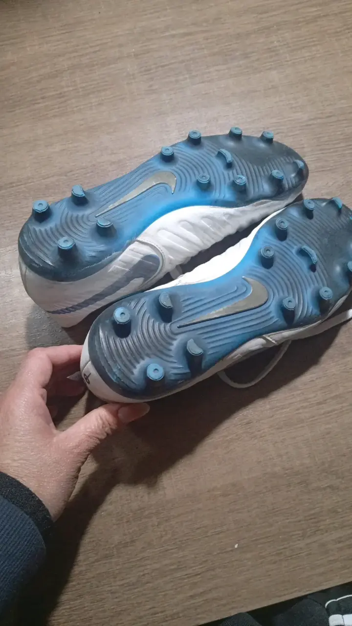 Zapatillas de fútbol Nike blancas con tacos - 2