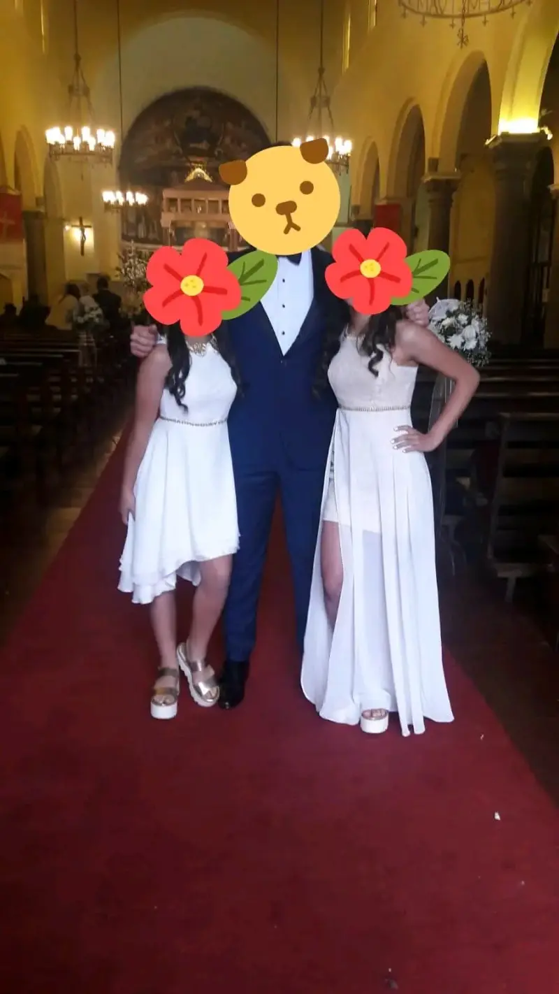 Vestido de fiesta blanco con abertura lateral