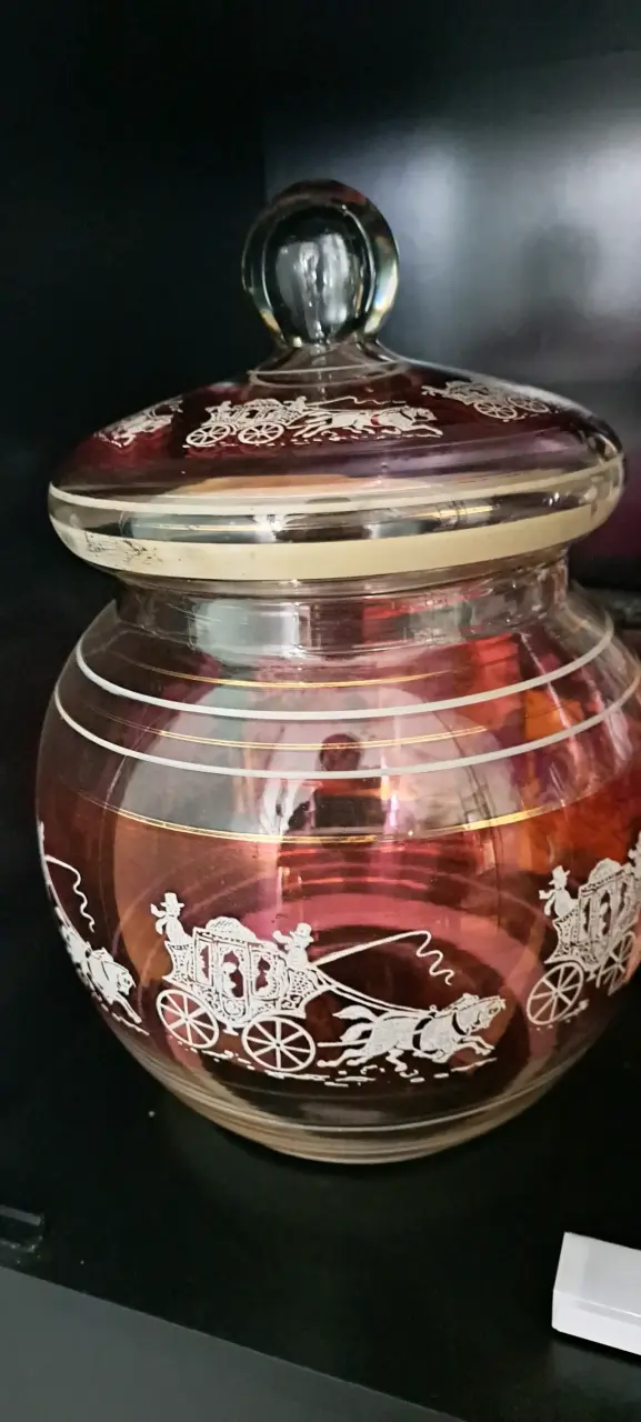 Jarrón de cristal decorativo con diseño de carruajes - 1