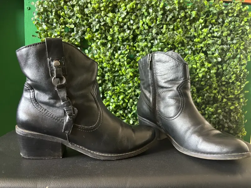 Botines de cuero negro con hebillas - 1