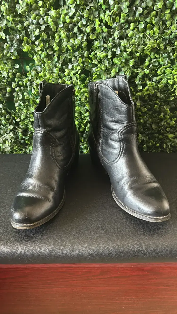 Botines de cuero negro con hebillas - 2