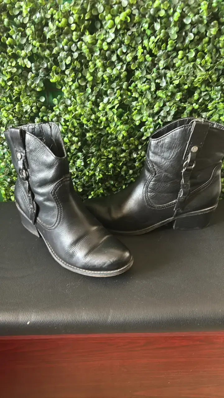 Botines de cuero negro con hebillas - 3