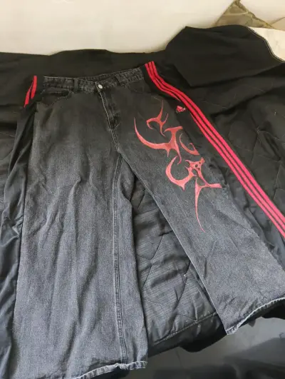 jeans y2k con diseño tribal intervenido - miniatura 1