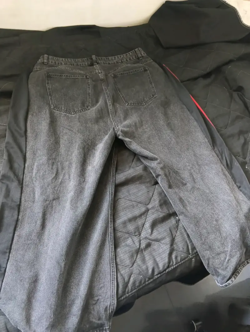 jeans y2k con diseño tribal intervenido - 3