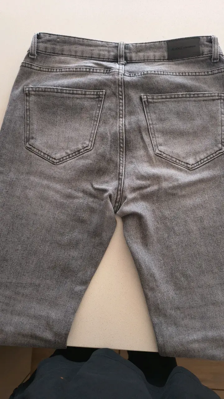 Jeans grises acampanados de mujer Alaniz - 3