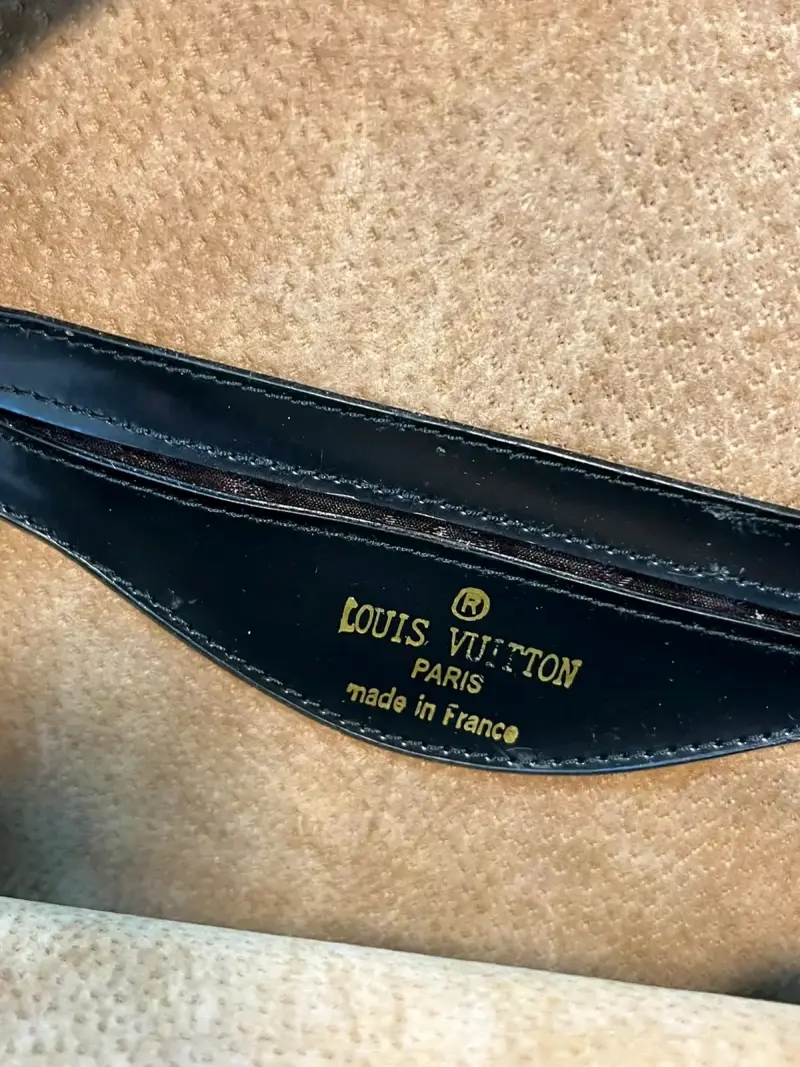 Mochila de cuero negra Louis Vuitton elegante - 5