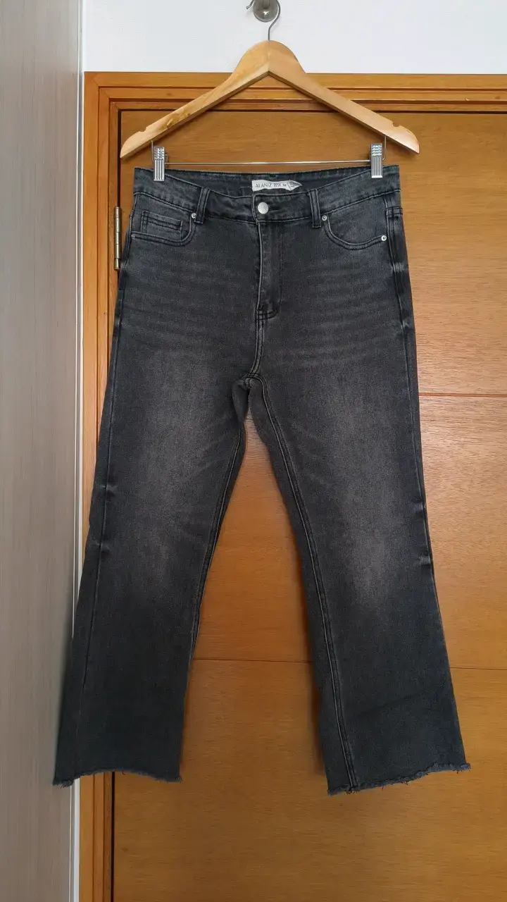 Jeans negros de mezclilla para mujer - 1